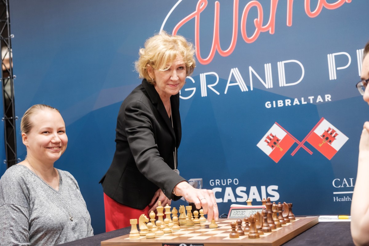 Cathy Popham, Valentina Gunina, Nana Dzagnidze